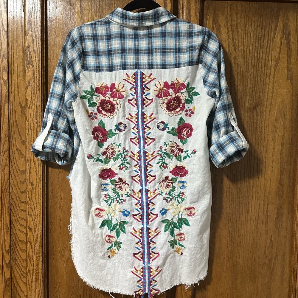 Andree by Unit Boho Floral Embroidered Plaid Button Down Shirt Roll Tab Sleeves